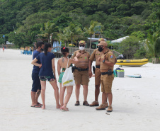 Comerciantes e turistas aprovam policiamento preventivo na Ilha do Mel  -  Curitiba, 24/02/2021  -  Foto: Divulgação PMPR