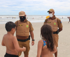 Comerciantes e turistas aprovam policiamento preventivo na Ilha do Mel  -  Curitiba, 24/02/2021  -  Foto: Divulgação PMPR