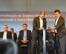 Governador Carlos Massa Ratinho Junior e presidente Jair Bolsonaro participam do evento de lançamento da revitalização do sistema elétrico de alta tensão de Furnas.   -  Foz do Iguaçu, 25/02/2021  - Foto: Jonathan Campos/AEN