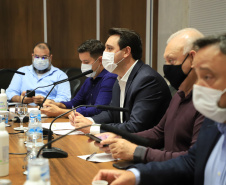 Governador Carlos Massa Ratinho Junior durante reunião virtual com deputados sobre o cenário da pandemia da Covid-19 e as novas medidas restritivas a serem adotadas pelo  Estado. -  Curitiba, 26/02/2021  -  Foto: José Fernando Ogura/AEN