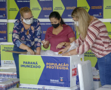 Paraná recebe mais 146,8 mil doses de vacinas contra Covid-19. O novo lote é da CovonaVac, desenvolvida pela Sinovac em parceria com o Instituto Butantan, e faz parte de uma nova remessa de 1,9 milhão de doses encaminhadas pela entidade paulista ao governo federal. - Curitiba, 03/02/2021  -  Foto: Gilson Abreu/AEN 