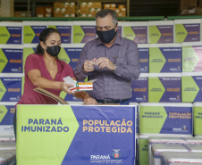 Paraná recebe mais 146,8 mil doses de vacinas contra Covid-19. O novo lote é da CovonaVac, desenvolvida pela Sinovac em parceria com o Instituto Butantan, e faz parte de uma nova remessa de 1,9 milhão de doses encaminhadas pela entidade paulista ao governo federal. - Curitiba, 03/02/2021  -  Foto: Gilson Abreu/AEN 