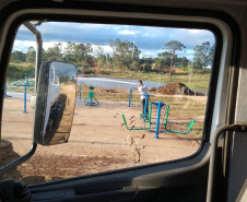 Os moradores de Altônia, no Noroeste do Estado, tiveram auxílio do caminhão-pipa entregue pelo Governo do Estado durante a crise de estiagem, unificada à pandemia do Covid-19.  -  Foto: Divulgação SEDEST