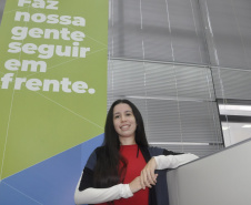 Integrada e atenta aos movimentos da sociedade moderna, a Fomento Paraná vem aumentando o número de mulheres no quadro de colaboradores e nos cargos de gestão trazendo uma nova visão à tomada de decisão de crédito da instituição. Na foto, Ana Julia Araújo   - Curitiba, 08/03/2021  -  Foto: Divulgação Fomento Paraná