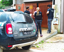 A Polícia Civil do Paraná (PCPR) participou nesta segunda-feira (8) da Operação Resguardo, a maior já realizada no combate a crimes de violência contra a mulher no país e coordenada pelo Ministério da Justiça e Segurança Pública (MJSP), por meio da Secretaria de Operações Integradas (Seopi).  A Operação Resguardo aconteceu simultaneamente nos 26 Estados e no Distrito Federal.  Foto:SESP