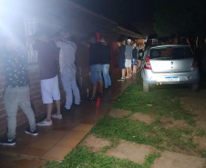 As ações de fiscalização que contaram com apoio de policiais do Paraná resultaram em 26 novas prisões por infrações relacionadas à pandemia entre domingo (7) e segunda-feira (8). O relatório da Secretaria estadual da Segurança Pública aponta, ainda, 35 estabelecimentos e 11 pessoas multados, e 23 locais interditados. - Curitiba, 09/03/2021  -  Foto: Divulgação SESP Paraná
