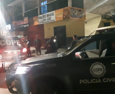 As ações de fiscalização que contaram com apoio de policiais do Paraná resultaram em 26 novas prisões por infrações relacionadas à pandemia entre domingo (7) e segunda-feira (8). O relatório da Secretaria estadual da Segurança Pública aponta, ainda, 35 estabelecimentos e 11 pessoas multados, e 23 locais interditados. - Curitiba, 09/03/2021  -  Foto: Divulgação Polícia Civil do Paraná