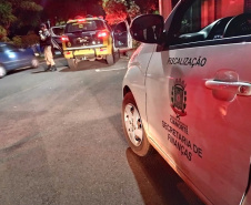 As ações de fiscalização que contaram com apoio de policiais do Paraná resultaram em 26 novas prisões por infrações relacionadas à pandemia entre domingo (7) e segunda-feira (8). O relatório da Secretaria estadual da Segurança Pública aponta, ainda, 35 estabelecimentos e 11 pessoas multados, e 23 locais interditados. - Curitiba, 09/03/2021  -  Foto: Divulgação SESP Paraná
