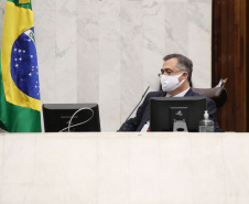 O secretário de Estado da Saúde, Beto Preto, apresentou aos deputados estaduais o Relatório Detalhado do Quadrimestre Anterior (RDQA) do 3º Quadrimestre de 2020, nesta terça-feira (9). A audiência pública é realizada pela Comissão de Saúde Pública da Assembleia Legislativa, ocorreu no Plenário da casa parlamentar com transmissão pela internet. - Curitiba, 09/03/2021  -  Foto: Dálie Felberg /ALEP 