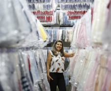 Empreendedoras comandam um terço das empresas do Paraná.. Na foto, Cleunice Gali, proprietária da Sonho Mágico. Foto : Jonathan Campos / AEN