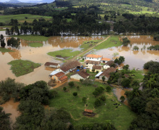 Desastre ocorrido em 11 de março de 2011 pelo excesso de chuvas no Litoral deixou quatro mortes e mais de dez mil desabrigados nas cidades de Antonina, Paranaguá, Morretes e Guaratuba. Para relembrar episódio, Defesa Civil do Paraná promove três lives que relembram atuação da instituição - Curitiba, 26/10/2018  -  Foto: Arnaldo Alves/Arquivo AEN