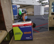 Paraná distribui novo lote e começa a vacinar idosos com mais de 75 anos.
Foto Gilson Abreu/AEN