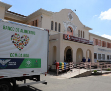 Profissionais de saúde que atuam no enfrentamento à Covid-19 foram surpreendidos com uma ação promovida pela Ceasa Paraná e pelos permissionários da unidade de Curitiba. No momento mais crítico da pandemia no Estado, os atacadistas e produtores se reuniram e arrecadaram 7 mil quilos de frutas para serem entregues em cinco hospitais de Curitiba e da Região Metropolitana e em nove Unidades de Pronto Atendimento (UPAs) da Capital. Foto: Ari Dias/AEN