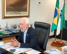 Vice-governador,  Darci Piana, durante reunião com representantes de 12 estados e do Distrito Federal.