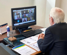 Vice-governador,  Darci Piana, durante reunião com representantes de 12 estados e do Distrito Federal.