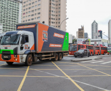 O Governo do Estado enviou 48 mil peças de roupas doadas por paranaenses para a população do Acre, atingida por fortes enchentes no mês passado. As doações foram feitas nas sedes do Corpo de Bombeiros a partir de uma ação conjunta do Poder Público e da sociedade civil. O envio foi nesta sexta-feira (19). Foto: Valdelino Pontes