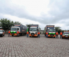 O Governo do Estado enviou 48 mil peças de roupas doadas por paranaenses para a população do Acre, atingida por fortes enchentes no mês passado. As doações foram feitas nas sedes do Corpo de Bombeiros a partir de uma ação conjunta do Poder Público e da sociedade civil. O envio foi nesta sexta-feira (19). Foto: Valdelino Pontes