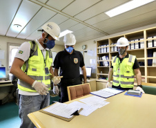 A Portos do Paraná compartilha com a Polícia Federal os dados obtidos nos 27  programas de monitoramentos ambientais. As informações colaboram com a operação ?30 Days at Sea 3.0? (30 Dias no Mar) da International Criminal Police Organization - INTERPOL. A ação envolve cerca de 60 países e tem como foco principal o combate à poluição marítima.  -  Curitiba, 19/03/2021  -  Foto: Claudio Neves/Portos do Paraná