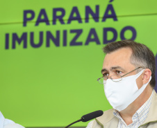O secretário estadual de Saúde, Beto Preto, atende   a imprensa para explicar detalhes do Decreto 7.145/2021, publicado nesta sexta-feira (19). A normativa endurece as regras de isolamento social em municípios da Região Metropolitana de Curitiba. Foto: Geraldo Bubniak/AEN