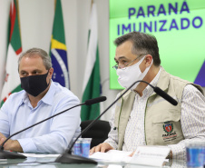 O secretário estadual de Saúde, Beto Preto, atende   a imprensa para explicar detalhes do Decreto 7.145/2021, publicado nesta sexta-feira (19). A normativa endurece as regras de isolamento social em municípios da Região Metropolitana de Curitiba. Foto: Geraldo Bubniak/AEN