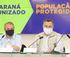 O secretário estadual de Saúde, Beto Preto, atende   a imprensa para explicar detalhes do Decreto 7.145/2021, publicado nesta sexta-feira (19). A normativa endurece as regras de isolamento social em municípios da Região Metropolitana de Curitiba. Foto: Geraldo Bubniak/AEN