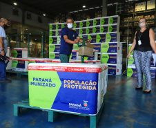 Distribuição de vacinas para as 22 Regionais de Saúde do Estado  -  Curitiba, 22/03/2021  -  Foto: José Fernando Ogura/AEN