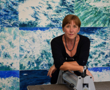 Neste mês de março, o Museu de Arte Contemporânea do Paraná completa 51 anos de existência. É mais de meio século de história como espaço de formação para artistas e críticos; como aliado no ensino das artes para professores e alunos; e como espaço diverso, inclusivo e plural de acesso à arte para o grande público. Na foto, a desenhista e gravadora paranaense Dulce Osinski  -   Foto: Divulgação