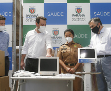 O Governo do Estado inicia nesta sexta-feira (26) uma campanha junto aos municípios do Paraná para vacinar os grupos prioritários de domingo a domingo. A ideia, apresentada pelo governador Carlos Massa Ratinho Junior, é incentivar ainda mais a imunização, valorizar a sua importância na luta contra a pandemia e acelerar a aplicação em cidades que têm mais dificuldades de operacionalizar o Plano Estadual de Vacinação contra a Covid-19.  -  Curitiba, 26/03/2021  -  Foto: Jonathan Campos/AEN