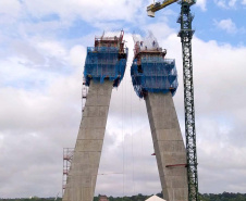 Nova ponte entre Brasil e Paraguai alcança 49% de conclusão . Foto:DER