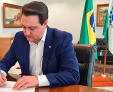 O governador Carlos Massa Ratinho Junior confirmou nesta quarta-feira (31) a adesão do Paraná ao Movimento Unidos pela Vacina. O projeto reúne diferentes organizações, entre entidades públicas e privadas, com o objetivo de acelerar o processo de vacinação no País.  - Curitiba, 31/03/2021 - Foto: AEN