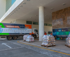 Comunidade portuária arrecada 9 mil cestas básicas para doação[gravata] Funcionários dos portos do Paraná, empresas e órgãos que atuam em Paranaguá e Antonina participam da segunda edição da campanha Cesta Solidária, promovida pela Superintendência Geral de Ação Solidária (SGAS). Foram arrecadadas 125 toneladas de alimentos, parte deles entregues nesta quarta-feira (31) ao governador Carlos Massa Ratinho Junior. - Curitiba, 31/03/2021 - Foto: Valdelino Pontes