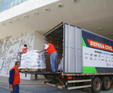 Comunidade portuária arrecada 9 mil cestas básicas para doação[gravata] Funcionários dos portos do Paraná, empresas e órgãos que atuam em Paranaguá e Antonina participam da segunda edição da campanha Cesta Solidária, promovida pela Superintendência Geral de Ação Solidária (SGAS). Foram arrecadadas 125 toneladas de alimentos, parte deles entregues nesta quarta-feira (31) ao governador Carlos Massa Ratinho Junior.  -  Curitiba, 31/03/2021  -  Foto: Jonathan Campos/AEN