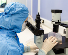 Com apoio do Banco Regional de Desenvolvimento do Extremo Sul (BRDE), a Pontifícia Universidade Católica do Paraná (PUCPR) realizou pesquisas sobre o novo coronavírus e maneiras de conhecer melhor a doença para realizar seu enfrentamento por meio da ciência e do conhecimento. O resultado de quatro, de um total de 13 estudos, foram divulgados em evento online nesta terça-feira (30)  - Curitiba, 30/03/2021  -  Foto: Gian Galani