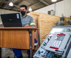 nvestimentos realizados pela Copel no fortalecimento e automação do sistema elétrico em Londrina estão gerando bons resultados para o fornecimento de energia no município. Nos últimos ano, a frequência de desligamentos diminuiu em 16%, e a duração equivalente das faltas caiu 15%.  -  Foto: Divulgação Copel