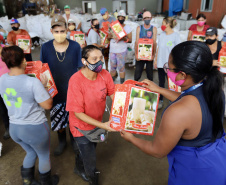 Comunidades carentes de Paranaguá, Antonina e moradores de ilhas da Região são prioridade nas doações feitas pela comunidade portuária. Foto: Claudio Neves