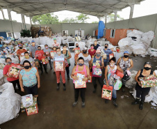 Comunidades carentes de Paranaguá, Antonina e moradores de ilhas da Região são prioridade nas doações feitas pela comunidade portuária. Foto: Claudio Neves