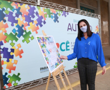 Noventa peças formam o quebra-cabeça que uniu autoridades do Paraná em prol da conscientização sobre o Transtorno do Espectro Autista, nesta segunda-feira (5). Em uma ação organizada pela Superintendência Geral de Ação Solidária do Governo do Estado (SGAS), o governador Carlos Massa Ratinho Junior, secretários de Estado e chefes de outros poderes compareceram ao Palácio Iguaçu para montarem uma peça do mosaico que serve de metáfora para a complexidade do autismo. Foto: Valdelino Pontes