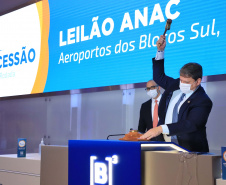 Afonso Pena e outros três aeroportos do Paraná passam à concessão privada.O governador Carlos Massa Ratinho Junior e o secretário estadual da Infraestrutura, Sandro Alex, acompanharam o leilão na sede da B3, em São Paulo. Foto: José Fernando Ogura/AEN