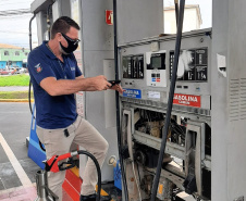 O Instituto de Pesos e Medidas do Paraná (Ipem-PR) participou da ação nacional comandada pelo Instituto Nacional de Metrologia, Qualidade e Tecnologia ? Inmetro, que fiscalizou bombas de combustíveis em todo país. -  Curitiba, 07/04/2021  -  Foto: IPEM