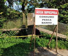O Rio São João, às margens da Rodovia BR-376 e na altura do km 679 (sentido Sul), não deve ser utilizado como espaço de lazer, recreação e pesca. A orientação é do Instituto Água e Terra (IAT), vinculado à Secretaria do Desenvolvimento Sustentável e do Turismo (Sedest).  -  Curitiba, 08/04/2021  -  Foto: IAT/SEDEST