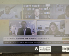 Governador Carlos Massa Ratinho Junior participou nesta quinta-feira (8) de um painel no evento Superagro, promovido pela revista Exame, e destacou os principais incentivos do Governo do Estado no setor. O painel também contou com a participação dos governadores do Mato Grosso, Mauro Mendes, da Bahia, Rui Costa, e do Rio Grande do Sul, Eduardo Leite. -  Curitiba, 08/04/2021  -  Foto: Gilson Abreu/AEN