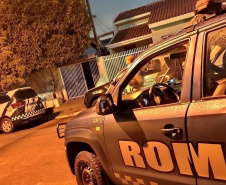 Integrantes da Força Nacional, da Polícia Civil do Paraná e da Guarda Municipal, atuantes no projeto "Em Frente Brasil", prenderam quatro homens investigados por diferentes práticas criminosas. Os mandados judiciais de busca e apreensão e de prisão foram expedidos pela justiça e a ação policial ocorreu na manhã desta quarta-feira (07/04) em São José dos Pinhais, Região Metropolitana de Curitiba.  -  Curitiba, 08/04/2021  -  Foto: Divulgação SESP