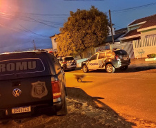 Integrantes da Força Nacional, da Polícia Civil do Paraná e da Guarda Municipal, atuantes no projeto "Em Frente Brasil", prenderam quatro homens investigados por diferentes práticas criminosas. Os mandados judiciais de busca e apreensão e de prisão foram expedidos pela justiça e a ação policial ocorreu na manhã desta quarta-feira (07/04) em São José dos Pinhais, Região Metropolitana de Curitiba.  -  Curitiba, 08/04/2021  -  Foto: Divulgação SESP