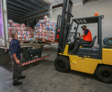 A edição 2021 da campanha Cesta Solidária Paraná, encerrada na terça-feira (06), conseguiu arrecadar mais de 200 toneladas de alimentos. . Foto: Valdelino Pontes