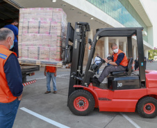 A edição 2021 da campanha Cesta Solidária Paraná, encerrada na terça-feira (06), conseguiu arrecadar mais de 200 toneladas de alimentos. . Foto: Valdelino Pontes