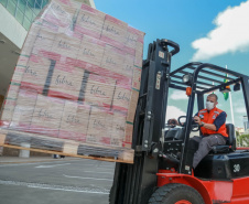 A edição 2021 da campanha Cesta Solidária Paraná, encerrada na terça-feira (06), conseguiu arrecadar mais de 200 toneladas de alimentos. . Foto: Valdelino Pontes