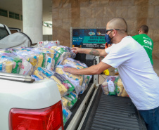 A edição 2021 da campanha Cesta Solidária Paraná, encerrada na terça-feira (06), conseguiu arrecadar mais de 200 toneladas de alimentos. . Foto: Valdelino Pontes