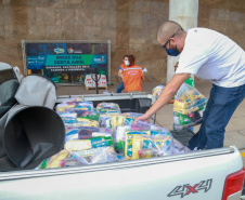 A edição 2021 da campanha Cesta Solidária Paraná, encerrada na terça-feira (06), conseguiu arrecadar mais de 200 toneladas de alimentos. . Foto: Valdelino Pontes