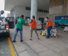 A edição 2021 da campanha Cesta Solidária Paraná, encerrada na terça-feira (06), conseguiu arrecadar mais de 200 toneladas de alimentos. . Foto: Valdelino Pontes