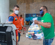 A edição 2021 da campanha Cesta Solidária Paraná, encerrada na terça-feira (06), conseguiu arrecadar mais de 200 toneladas de alimentos. . Foto: Valdelino Pontes